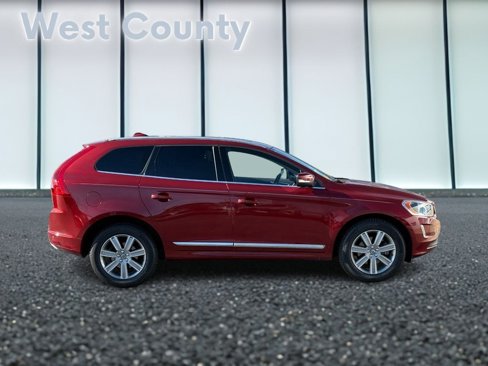 Used 2016 Volvo XC60 T6 w/ Proximity Package image 2