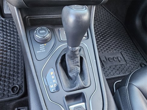 Used 2019 Jeep Cherokee Latitude Plus w/ Cold Weather Group image 34