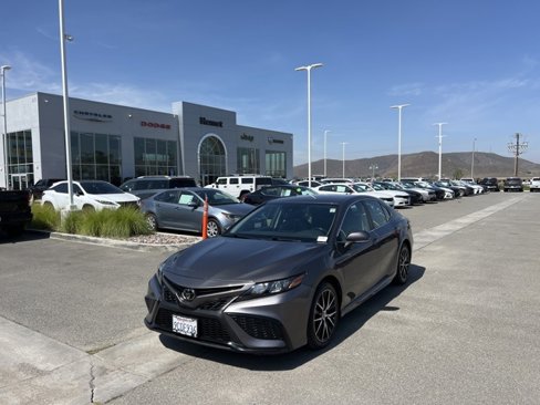 Used 2023 Toyota Camry SE image 4