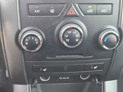 Used 2011 Kia Sorento LX w/ Convenience Pkg image 16