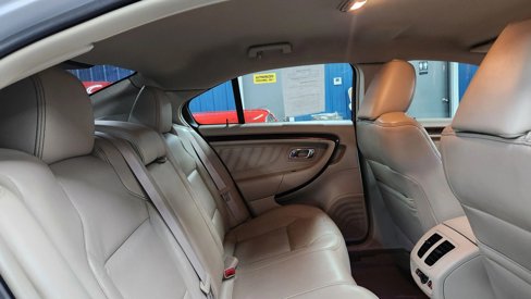 Used 2010 Ford Taurus Limited image 17