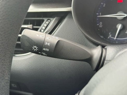 Used 2019 Toyota C-HR LE image 27