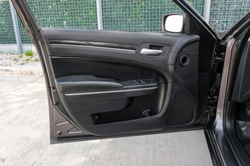 Used 2015 Chrysler 300 Limited w/ Driver Convenience Group image 35