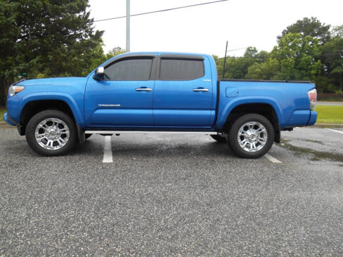 Used 2017 Toyota Tacoma Limited image 10