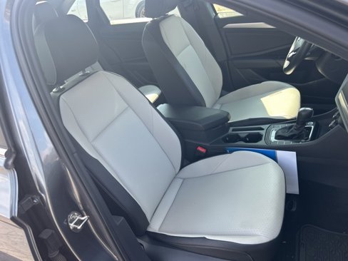 Used 2020 Volkswagen Jetta R-Line w/ R-Line Cold Weather Package image 14
