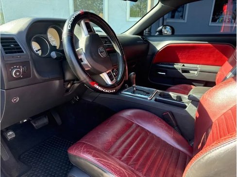 Used 2014 Dodge Challenger SXT image 16