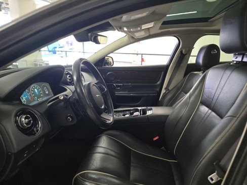 Used 2019 Jaguar XJ R-Sport image 20
