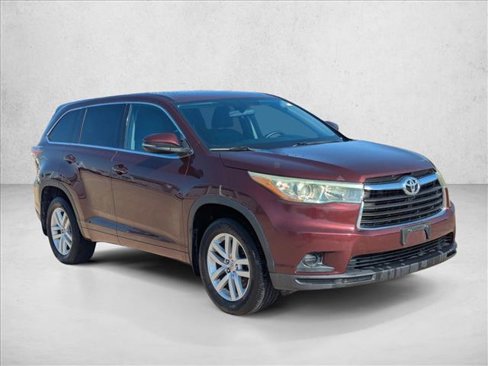 Used 2015 Toyota Highlander LE image 3