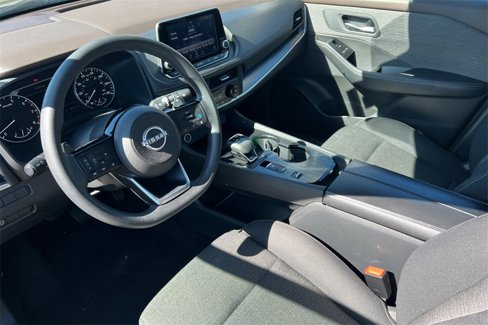 Used 2023 Nissan Rogue SV image 4