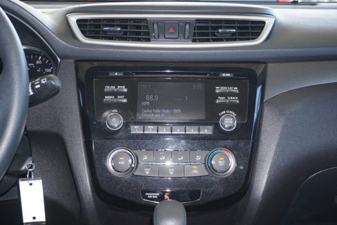 Used 2016 Nissan Rogue S image 24