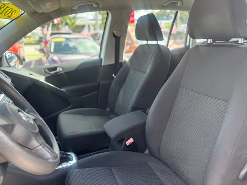 Used 2018 Volkswagen Tiguan Limited w/ Alloy Wheels Package image 22