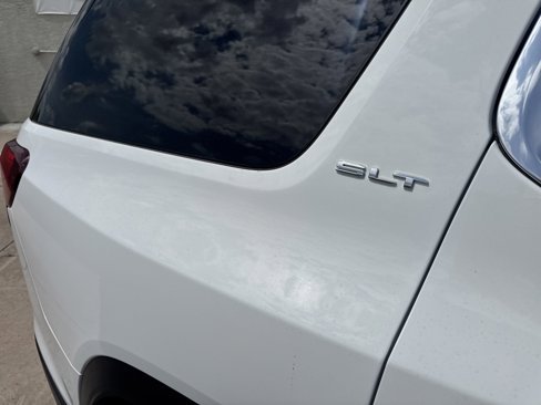 Used 2023 GMC Acadia SLT image 10