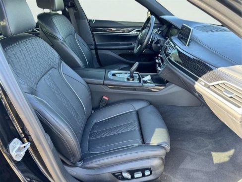 Used 2022 BMW 750i xDrive w/ Executive Package image 11
