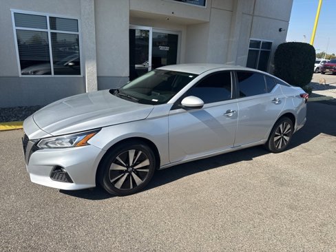 Used 2021 Nissan Altima 2.5 SV image 1