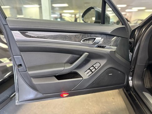 Used 2013 Porsche Panamera S image 11