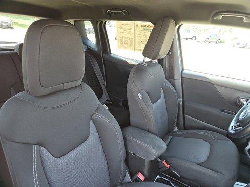 Used 2021 Jeep Renegade Latitude image 12