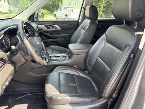 Used 2020 Chevrolet Traverse LT image 11
