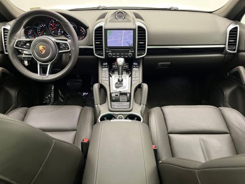 Used 2017 Porsche Cayenne Platinum Edition image 31