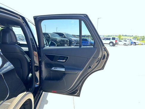 Used 2024 Mercedes-Benz GLC 300 4MATIC image 18