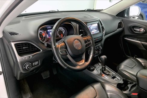 Used 2019 Jeep Cherokee Latitude Plus w/ Cold Weather Group image 2