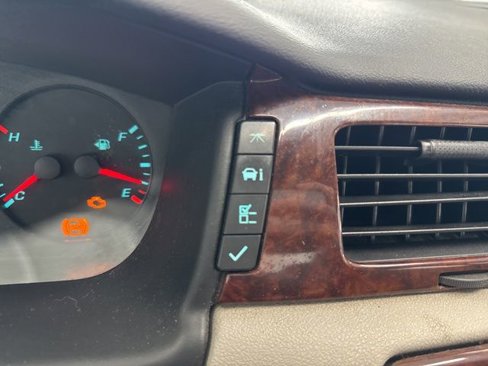 Used 2010 Chevrolet Impala LS image 36