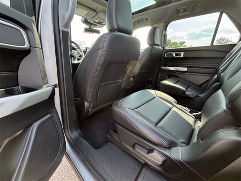 Used 2022 Ford Explorer XLT w/ Equipment Group 202A image 43
