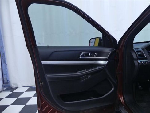 Used 2016 Ford Explorer XLT image 21
