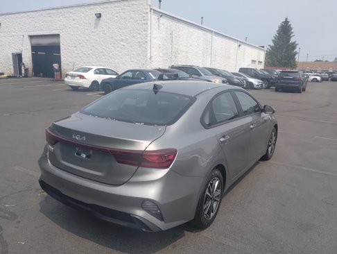 Used 2022 Kia Forte LXS w/ LXS Technology Package image 3