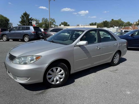Used 2005 Toyota Camry LE image 3