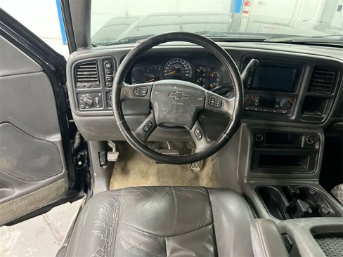 Used 2003 Chevrolet Avalanche 4x4 w/ Suspension Package, Off-Road image 18