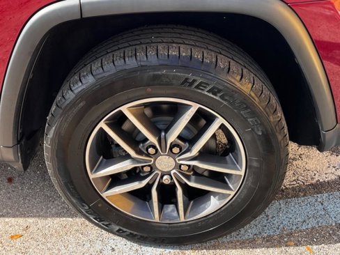 Used 2018 Jeep Grand Cherokee Limited image 19