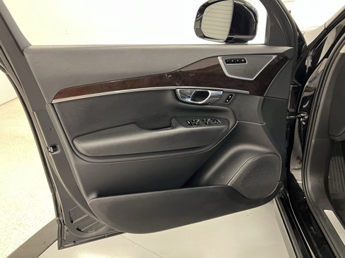 Used 2018 Volvo XC90 T5 Momentum w/ Convenience Package image 23