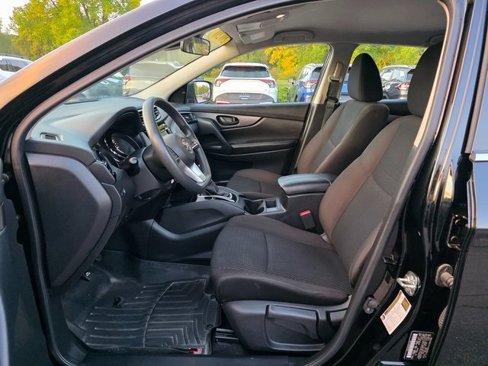 Used 2020 Nissan Rogue Sport S image 16