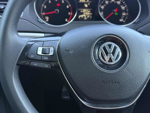 Used 2016 Volkswagen Jetta SE image 16