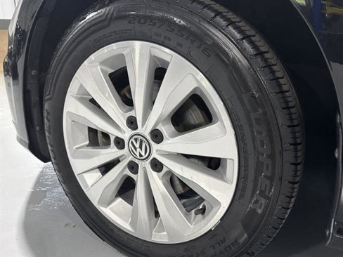 Used 2019 Volkswagen Golf SE image 13