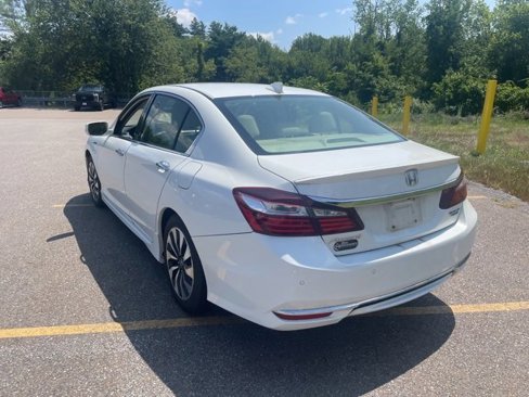 Used 2017 Honda Accord Touring image 5