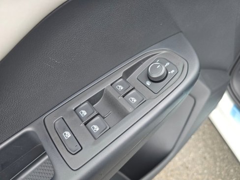 New 2025 Volkswagen Taos SE image 25