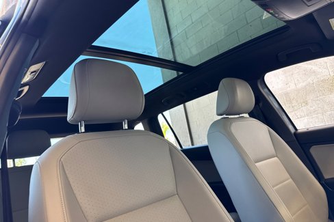 Used 2021 Volkswagen Tiguan SE R-Line image 18