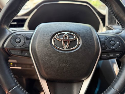 Certified 2022 Toyota Venza LE image 29