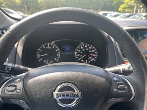 Used 2020 Nissan Pathfinder Platinum image 28