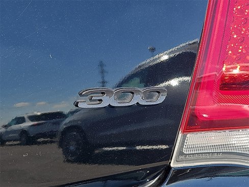 Used 2022 Chrysler 300 Touring L image 14