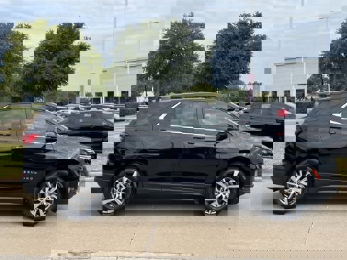 Used 2024 Chevrolet Equinox LT image 3