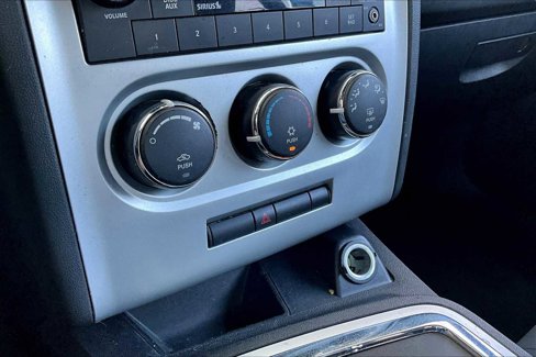 Used 2009 Dodge Challenger SE image 30