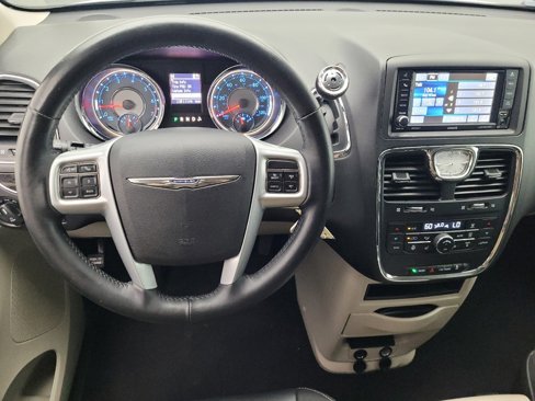 Used 2014 Chrysler Town & Country Touring-L w/ Driver Convenience Group image 22