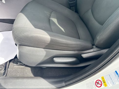 Used 2019 Toyota RAV4 LE image 18