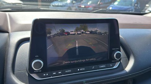 Used 2023 Nissan Rogue S image 15