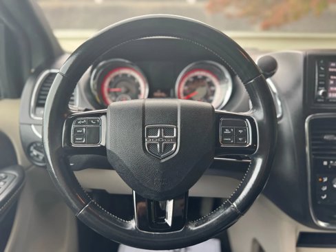 Used 2019 Dodge Grand Caravan SXT image 23