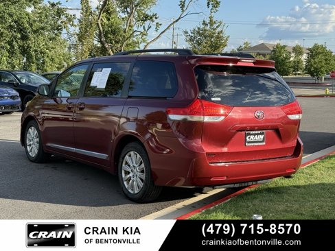 Used 2013 Toyota Sienna LE image 3