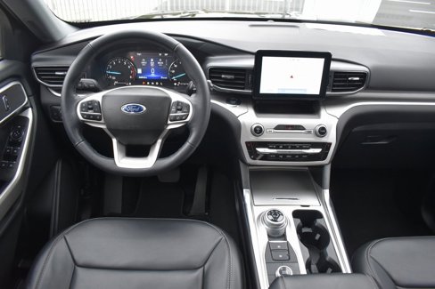 Used 2022 Ford Explorer XLT w/ Equipment Group 202A image 12