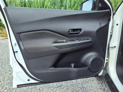 Used 2020 Nissan Kicks S image 19